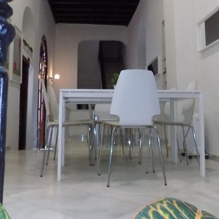 Residencia Viriato Hostel Севиля Екстериор снимка