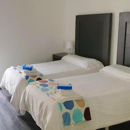 Residencia Viriato Hostel Севиля Екстериор снимка