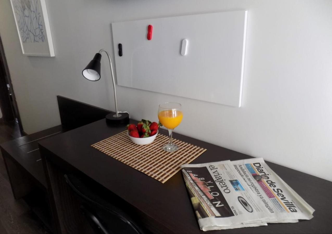 Residencia Viriato Hostel Севиля Екстериор снимка