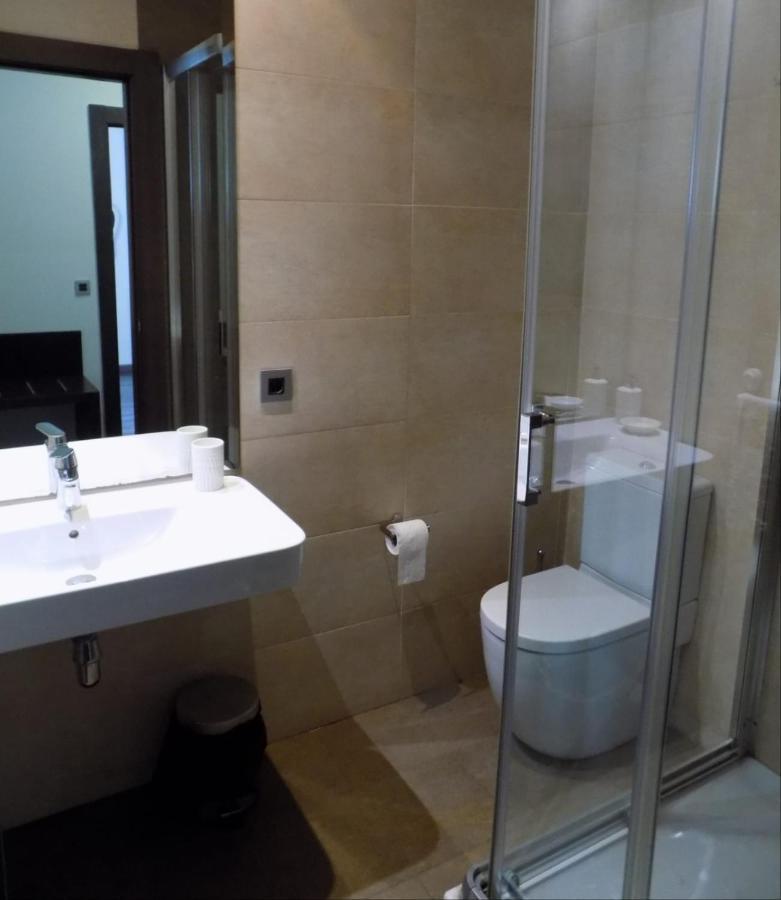 Residencia Viriato Hostel Севиля Екстериор снимка