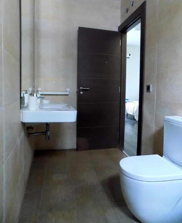 Residencia Viriato Hostel Севиля Екстериор снимка
