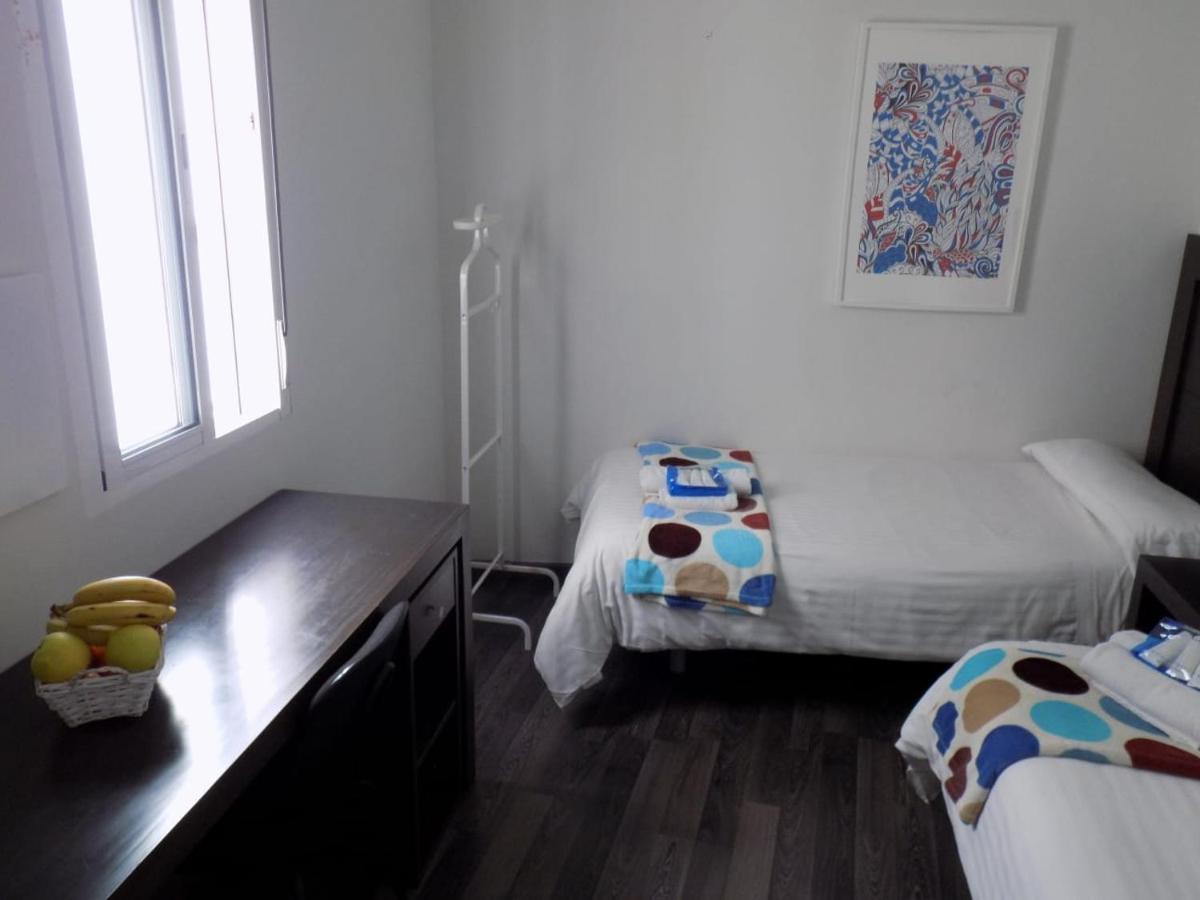 Residencia Viriato Hostel Севиля Екстериор снимка
