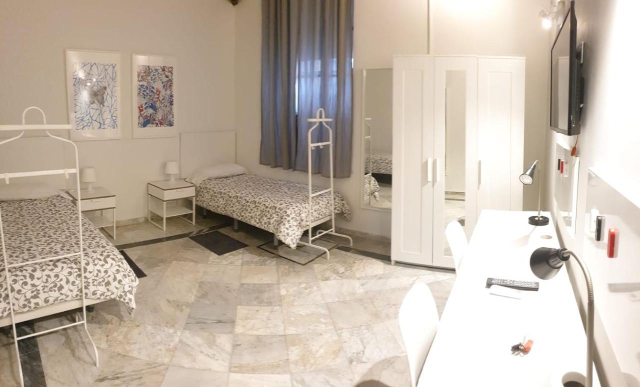 Residencia Viriato Hostel Севиля Екстериор снимка
