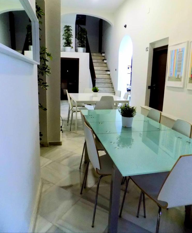 Residencia Viriato Hostel Севиля Екстериор снимка