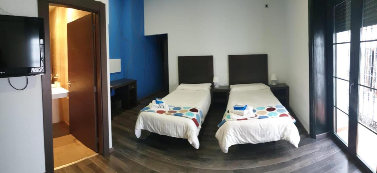 Residencia Viriato Hostel Севиля Екстериор снимка