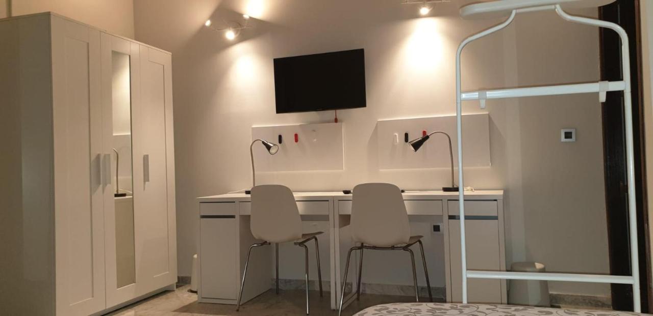 Residencia Viriato Hostel Севиля Екстериор снимка