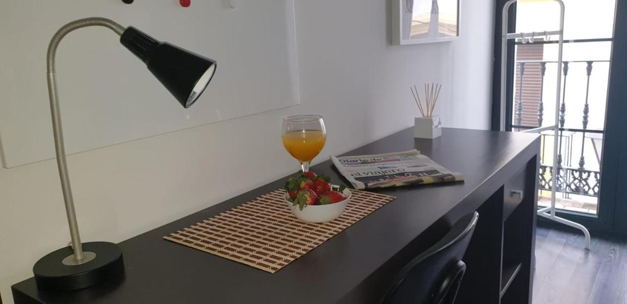 Residencia Viriato Hostel Севиля Екстериор снимка