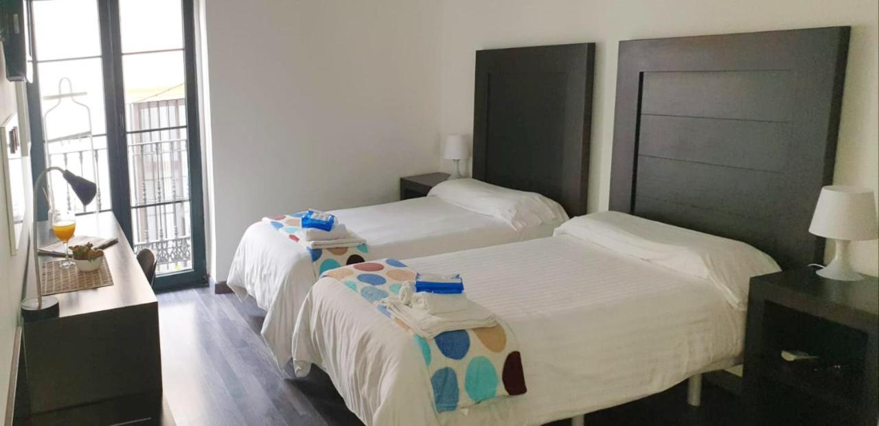Residencia Viriato Hostel Севиля Екстериор снимка