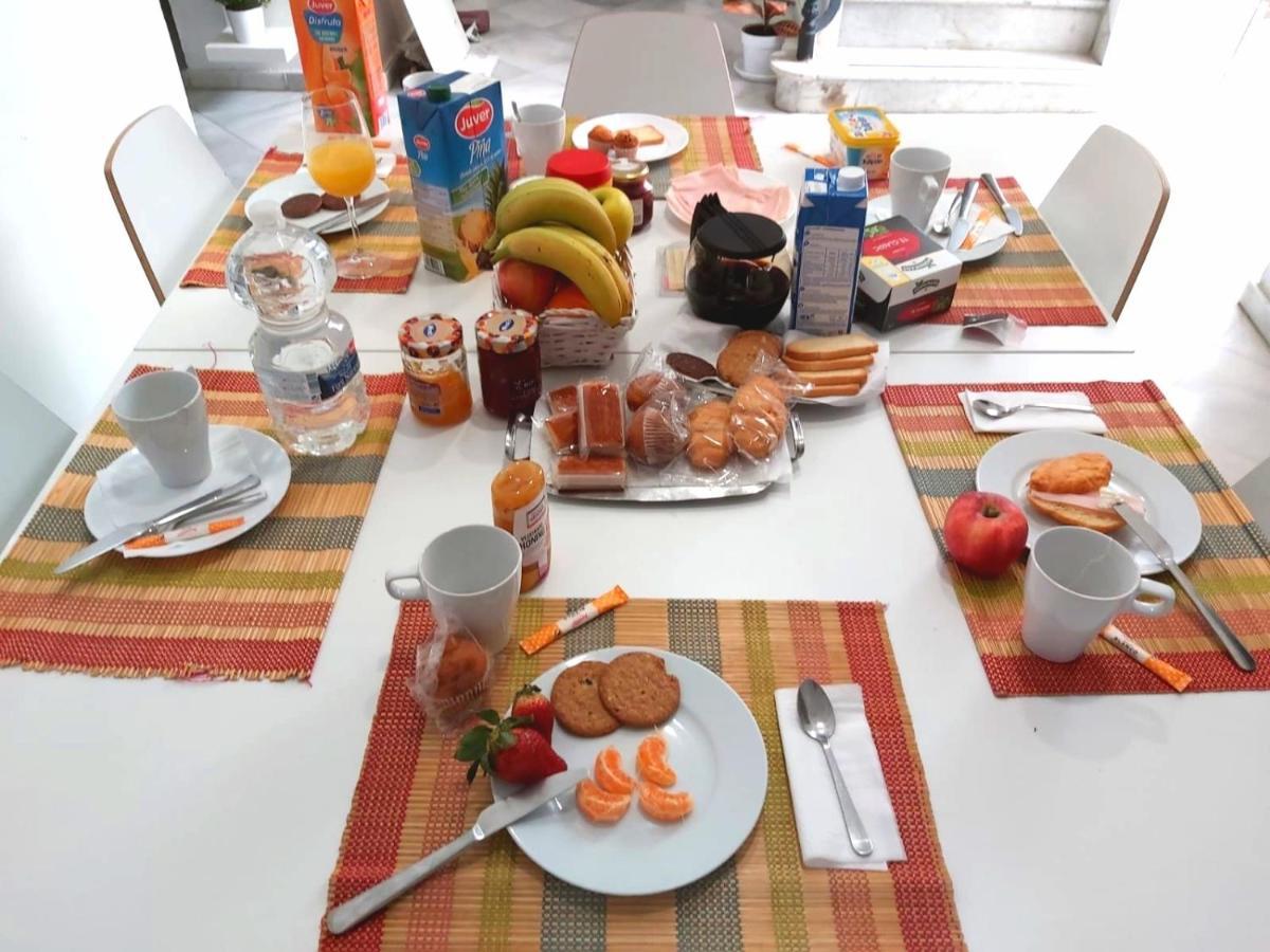 Residencia Viriato Hostel Севиля Екстериор снимка
