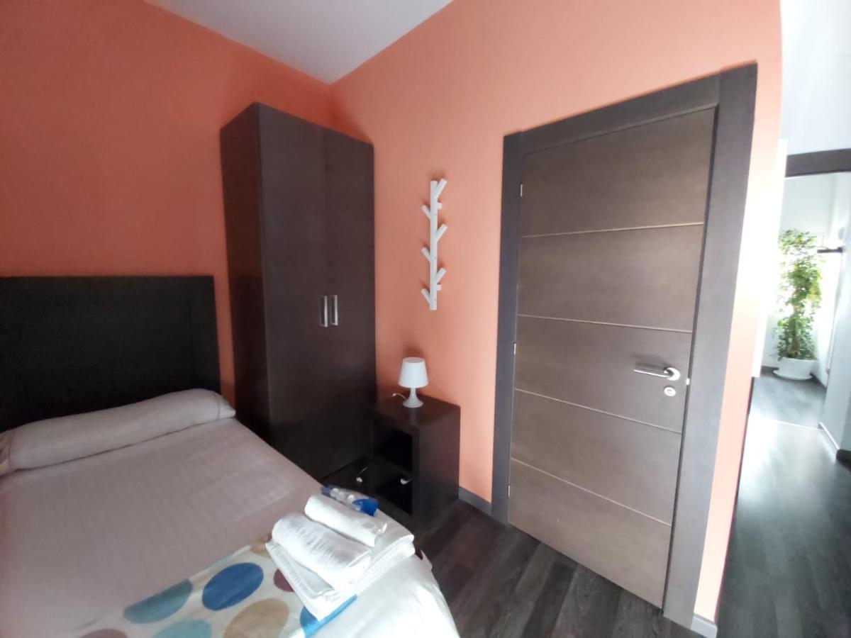 Residencia Viriato Hostel Севиля Екстериор снимка